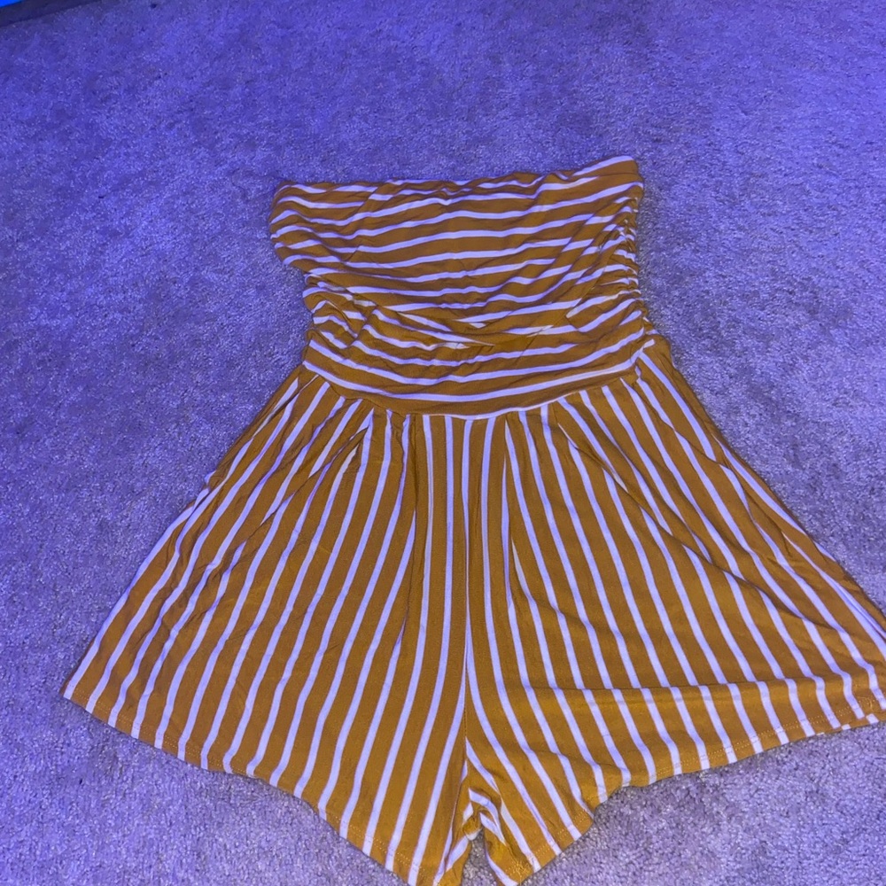 No shoulder stripped jumper! Never worn!